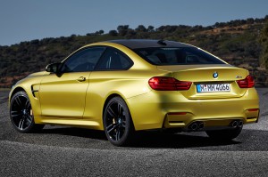2015-bmw-m4-rear-view-on-track